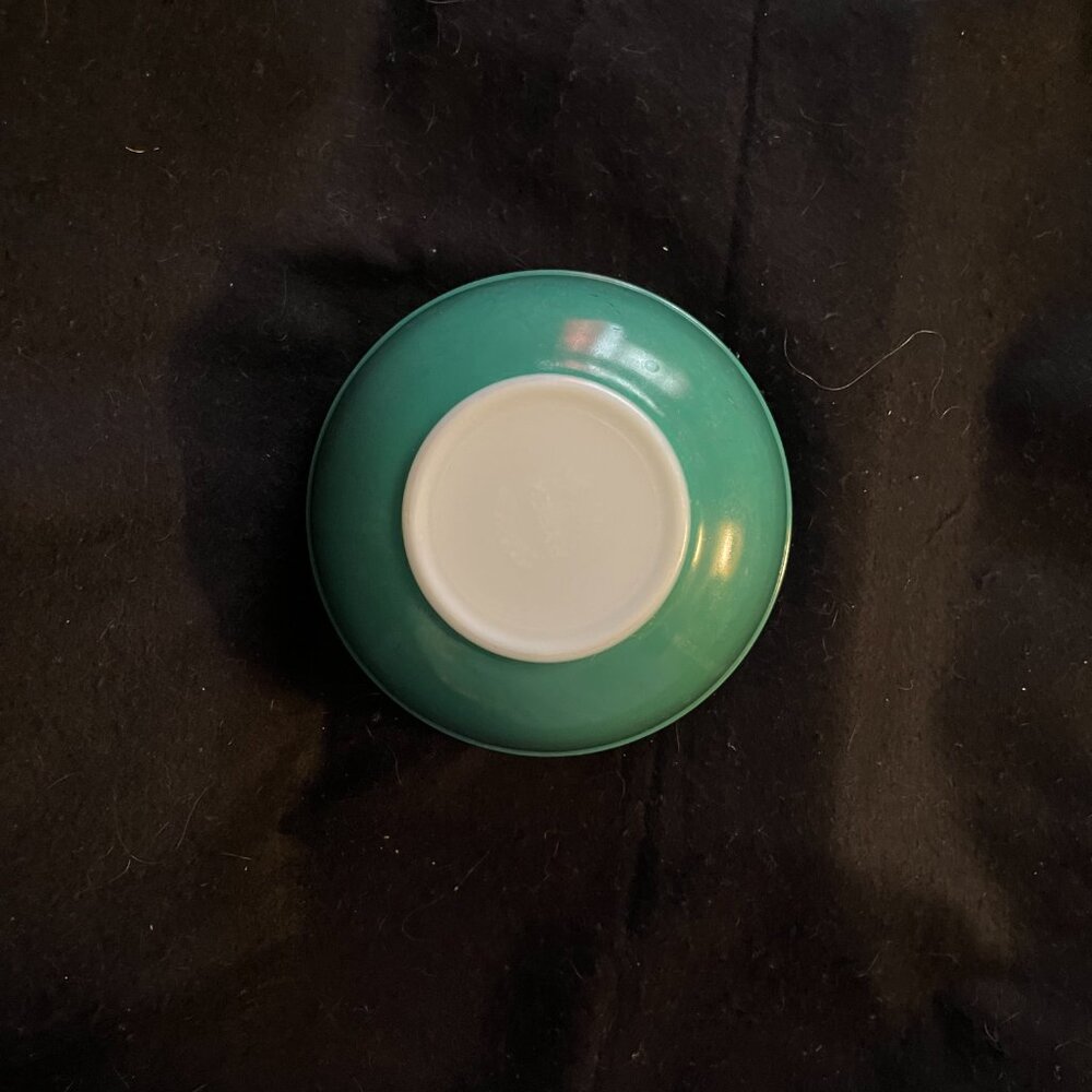 Vintage Pyrex ‘Primary Green’ Nesting Mixing Bowl 8 ¾” - Picture 9 of 9